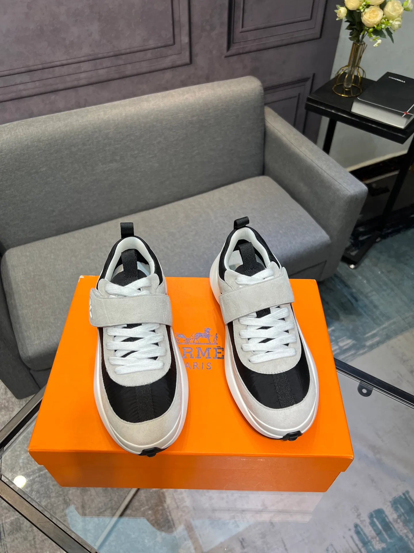 Men's shoes 💰600 Actual photos 🎬 [Hermès] Couple style, official website synchronization Counter quality French Paris catwalk style Simple and classic Imported original fabric Original 1:1 outsole! The highest version on the market! Size: Female 35-41. Male 39-45 (female 41, male 45 customized)